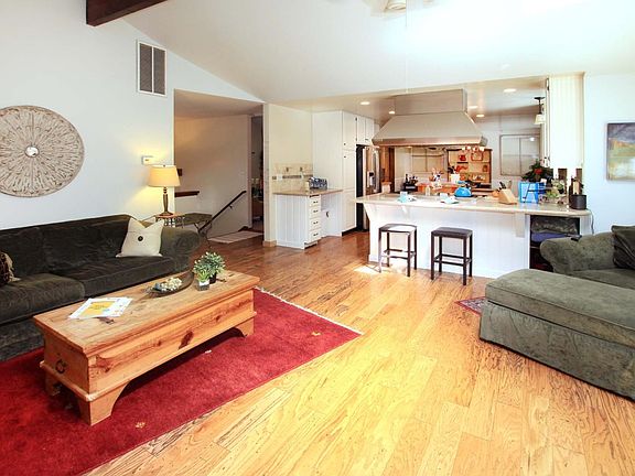4th image of 185 Lake Dr