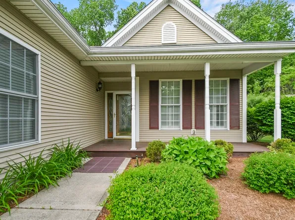 28 Summerfield Dr #28, South Grafton, MA 01560