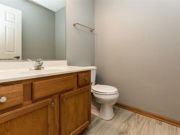 5th image of 1660 SE Wood Creek Dr