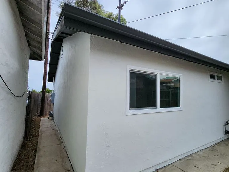 3035 E St — Photo 3