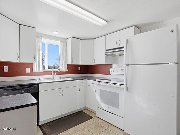 5th image of 3012 Butterfield Rd