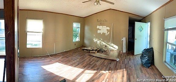 2nd image of 4842 Laura Ln