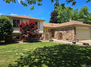 14879 Riverside St, Livonia, MI 48154