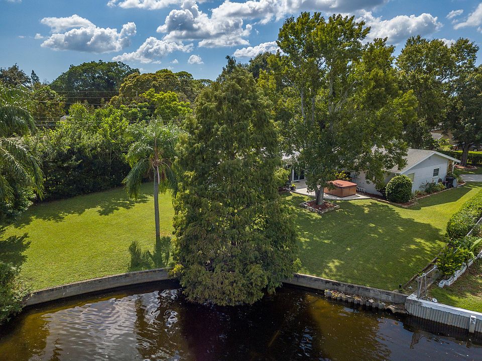 Waterfront on 2.5 lots/pond