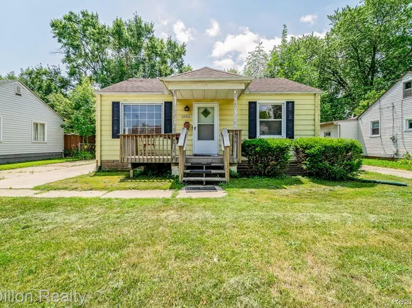 22420 Lange St, Saint Clair Shores, MI 48080