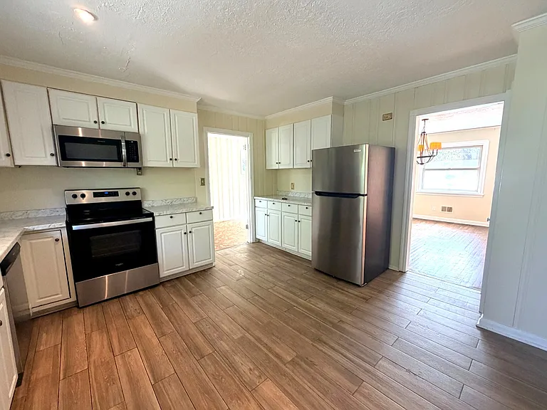 204 Pineview Dr — Photo 4