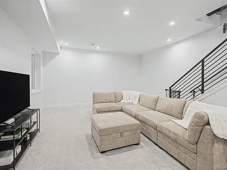 8 S Colorado Blvd — Photo 26