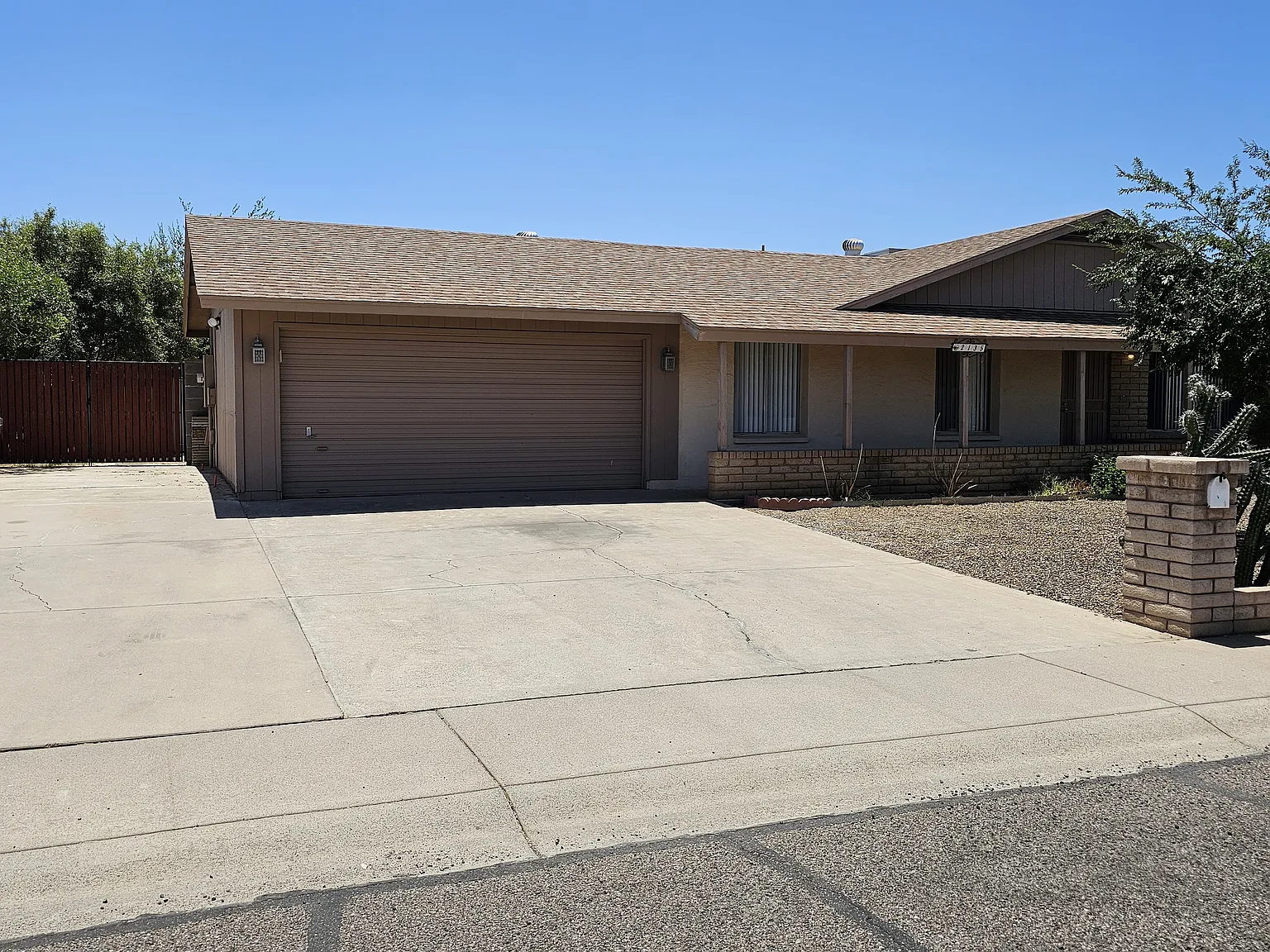 3 bed, 1383 sqft, $2,100 — Photo 3