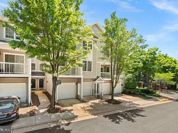 12785 Fair Briar Ln, Fairfax, VA 22033