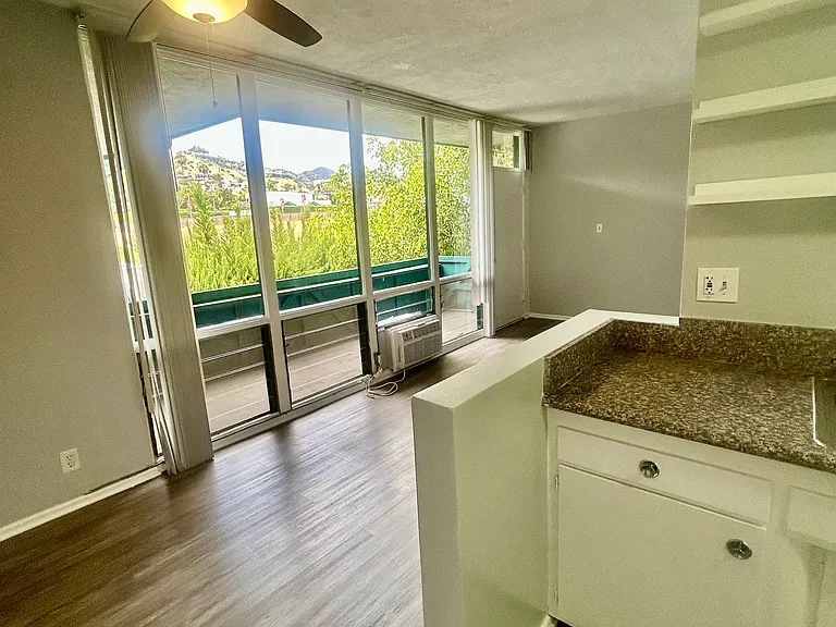 1428 Havenhurst Dr #16 — Photo 6