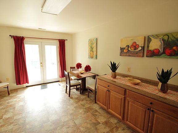 Huge Functional Kitchen