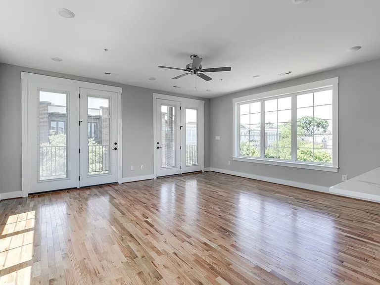 1422 Bainbridge St — Photo 4