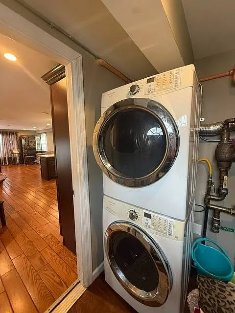 3 bed, 2.0 bath, 960 sqft, $3,700 — Photo 4