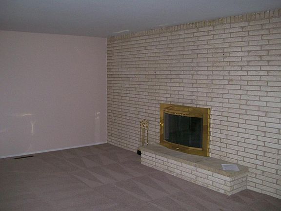 Living Room with gas fireplace
