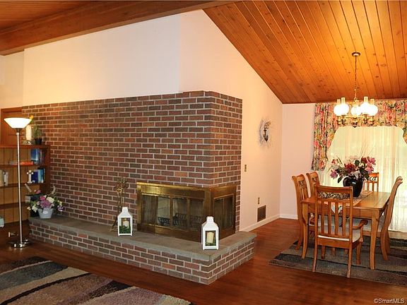 3rd image of 85 Sherwood Ln