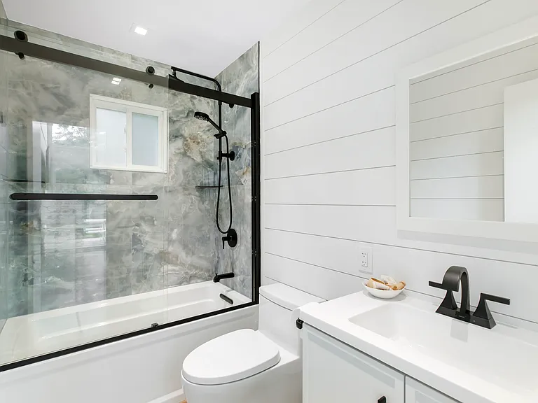 54 Thompson Ave #54 — Photo 6