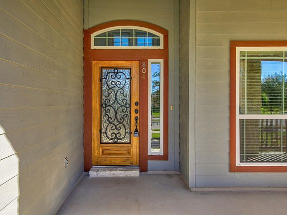 4th image of 804 Walnut Canyon Blvd