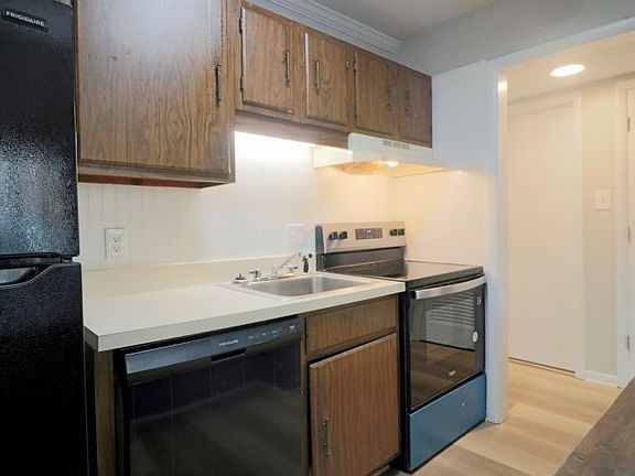 4th image of 3015 Forest Hills Cir APT B