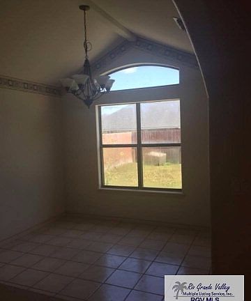 5th image of 3267 Noble Dr