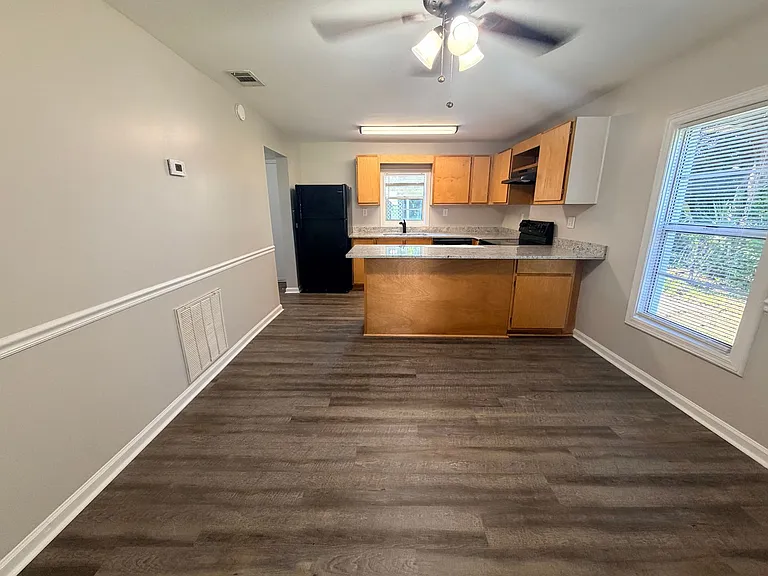 212 N Owens St — Photo 9