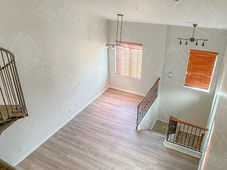 746 N Laguna Dr — Photo 5