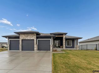 11207 N 170th St, Bennington, NE 68007