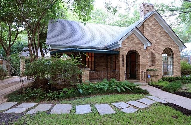 Welcome to 3802 Avenue H! Completed in 1938, you can see the original bricks & brickwork with the arch theme of the palladium front window being echoed in the porch entrance and throughout the home.