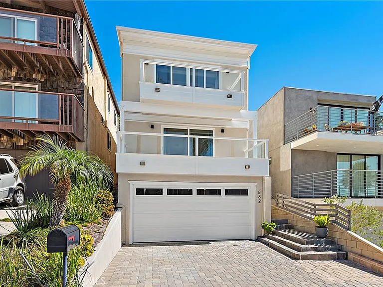 882 Acapulco St — Photo 3