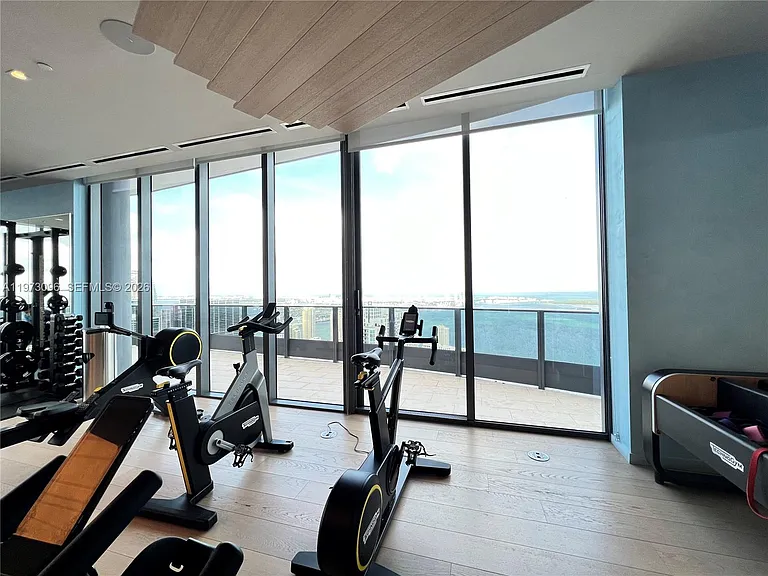 1000 Brickell Plz — Photo 24