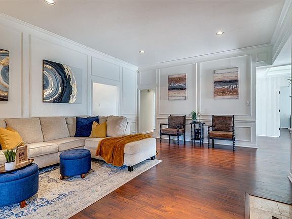4th image of 3609 Bluegrass Dr