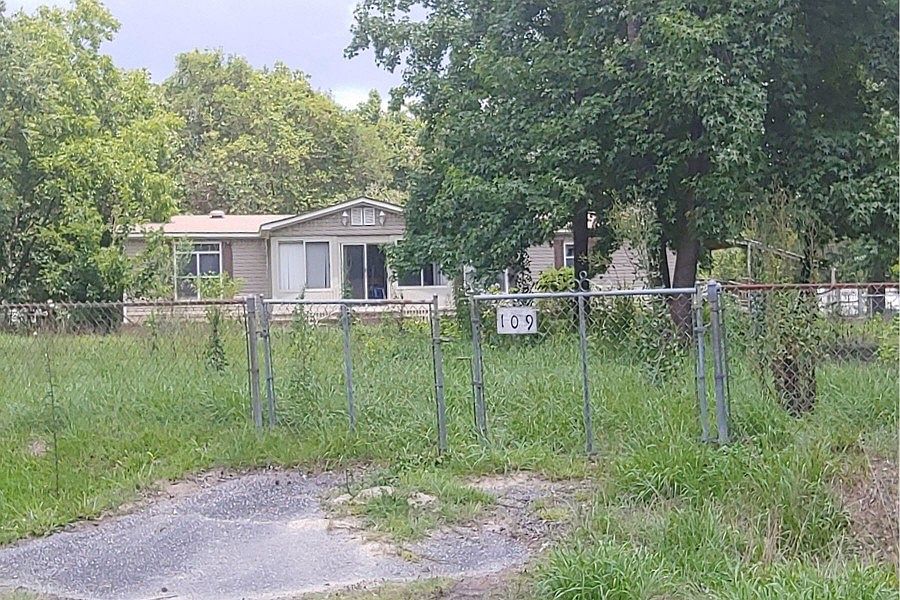 1st image of 109 Aleene Dr