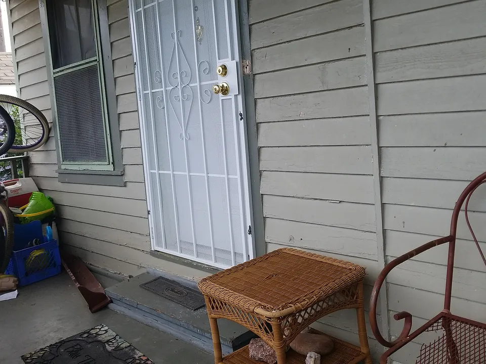 805 Ball St