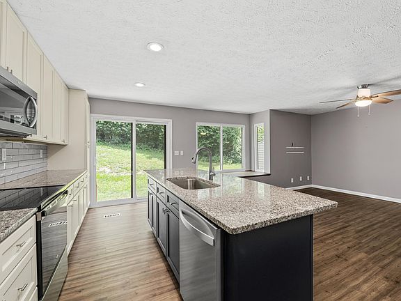 2nd image of 1554 Englewood Pl