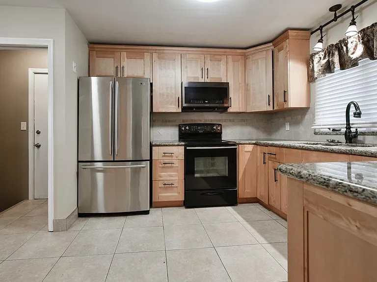 1018 S 114th St — Photo 22
