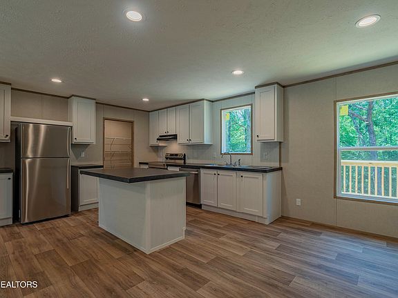 5th image of 521 Smokey Dr