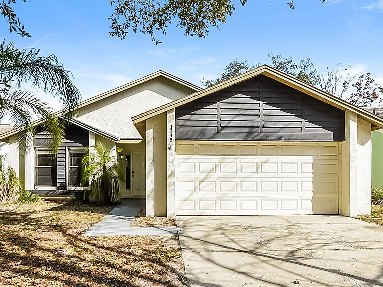 1345 Bridlebrook Dr — Photo 1