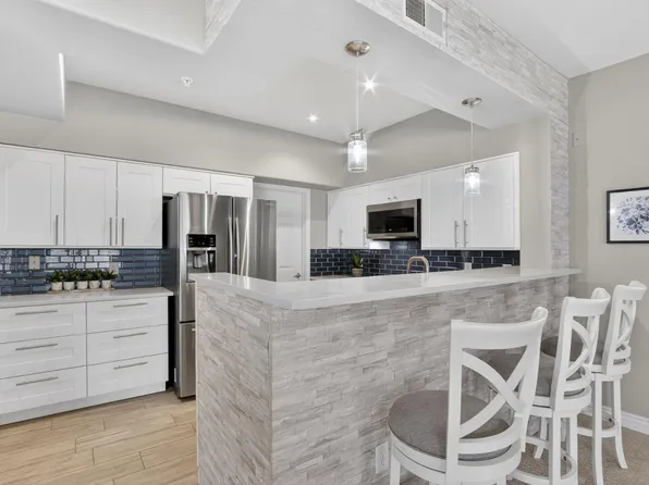 7401 W Arrowhead Clubhouse Dr Unit 2045, Glendale, AZ 85308
