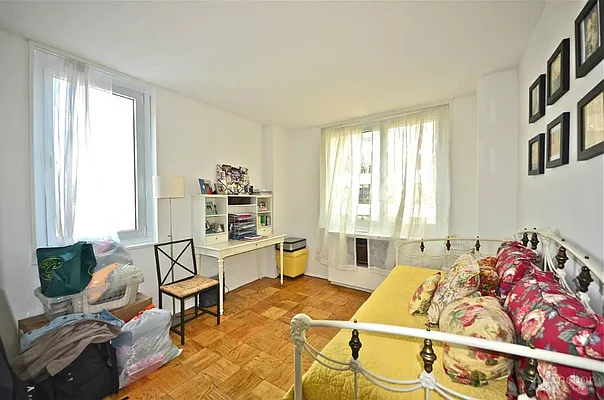 Rented by Anchor Associates | media 32