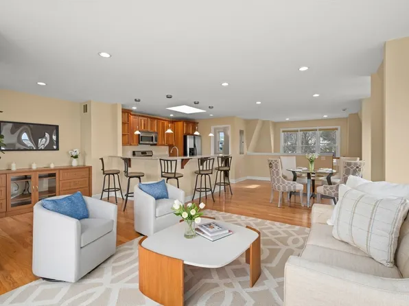 204 Hesperus Ave APT 3, Gloucester, MA 01930