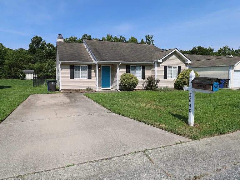 2640 Stratford Lake Rd — Photo 2