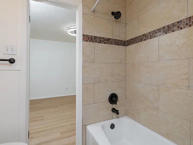 2212 Ridge Ln — Photo 5