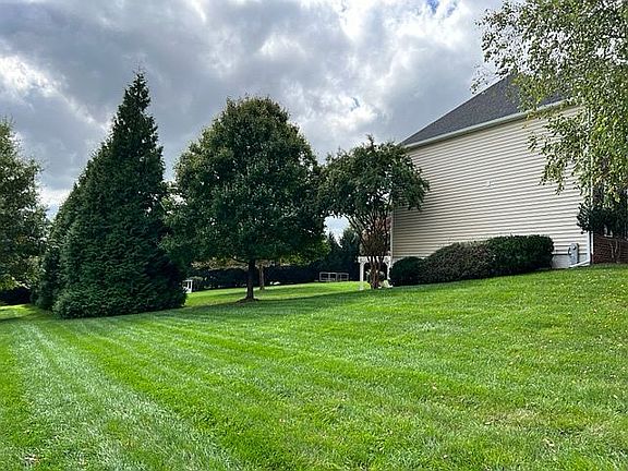 3rd image of 1704 White Pine Way
