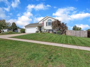 320 Pioneer Trl NE, Cedar Springs, MI 49319
