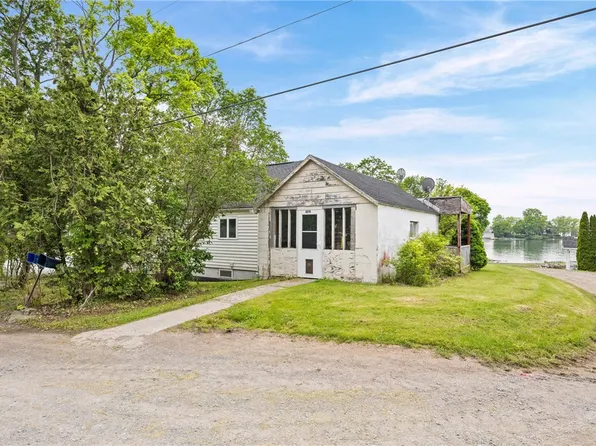4279 Carrs Cove Rd, Union Springs, NY 13160