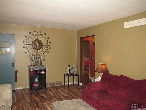 4th image of 410 E Brown St