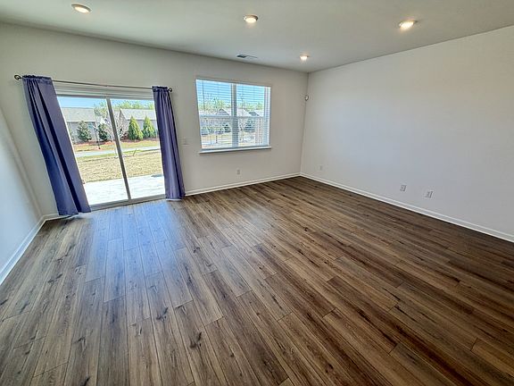 5th image of 261 Kenoot Dr #1