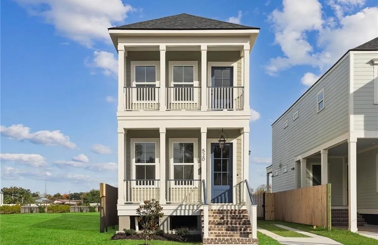 4 bed, 2.5 bath, 2115 sqft, $4,200 — Photo 2