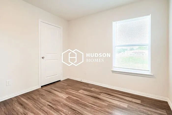 608 Preston St — Photo 8