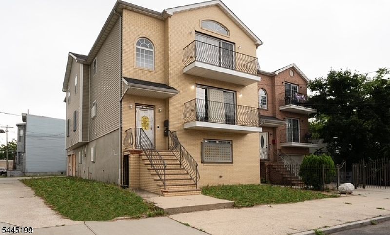 1st image of 26-28 Mount Pleasant Ave