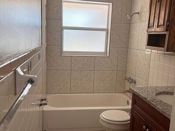 5th image of 107 Forest St #107